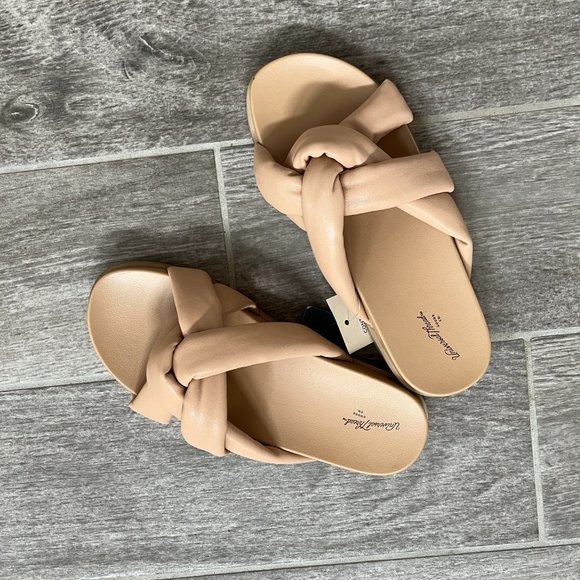 NWT Women's Cosette Padded Slide Sandals - Universal Thread - Tan - All Size - Picture 5 of 5